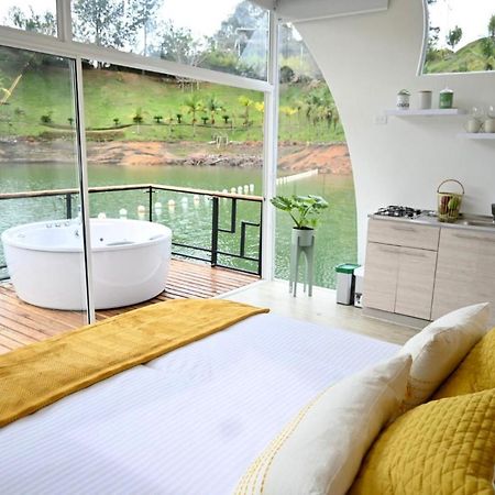 Casa Flotante La Trinidad Hotell Guatapé Eksteriør bilde