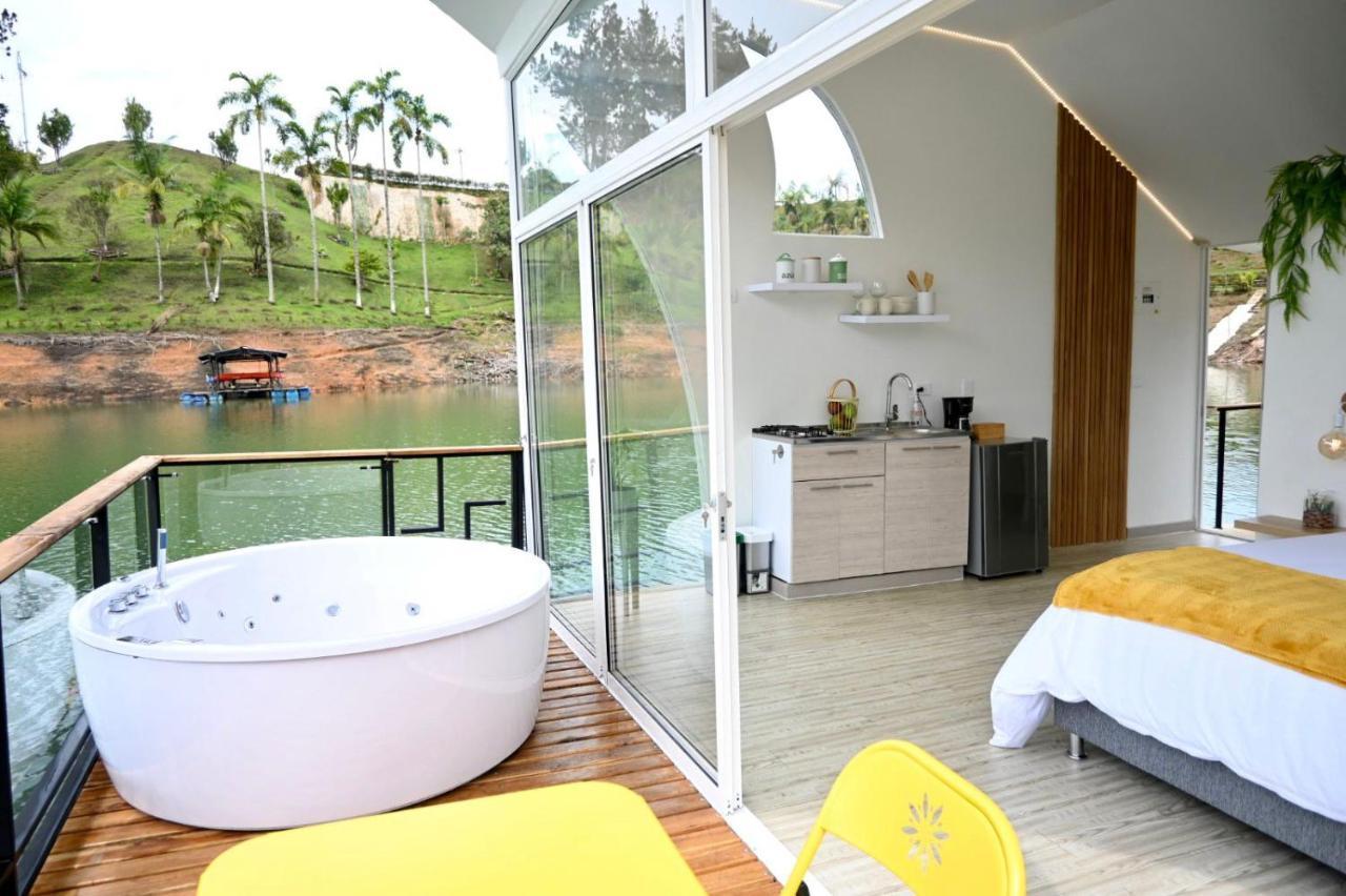 Casa Flotante La Trinidad Hotell Guatapé Eksteriør bilde
