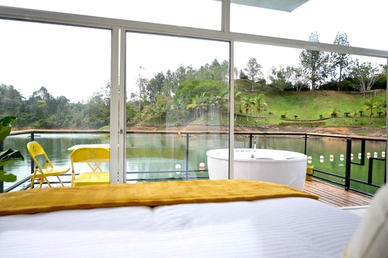 Casa Flotante La Trinidad Hotell Guatapé Eksteriør bilde