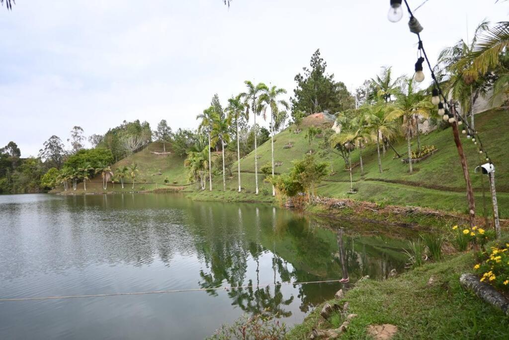 Casa Flotante La Trinidad Hotell Guatapé Eksteriør bilde