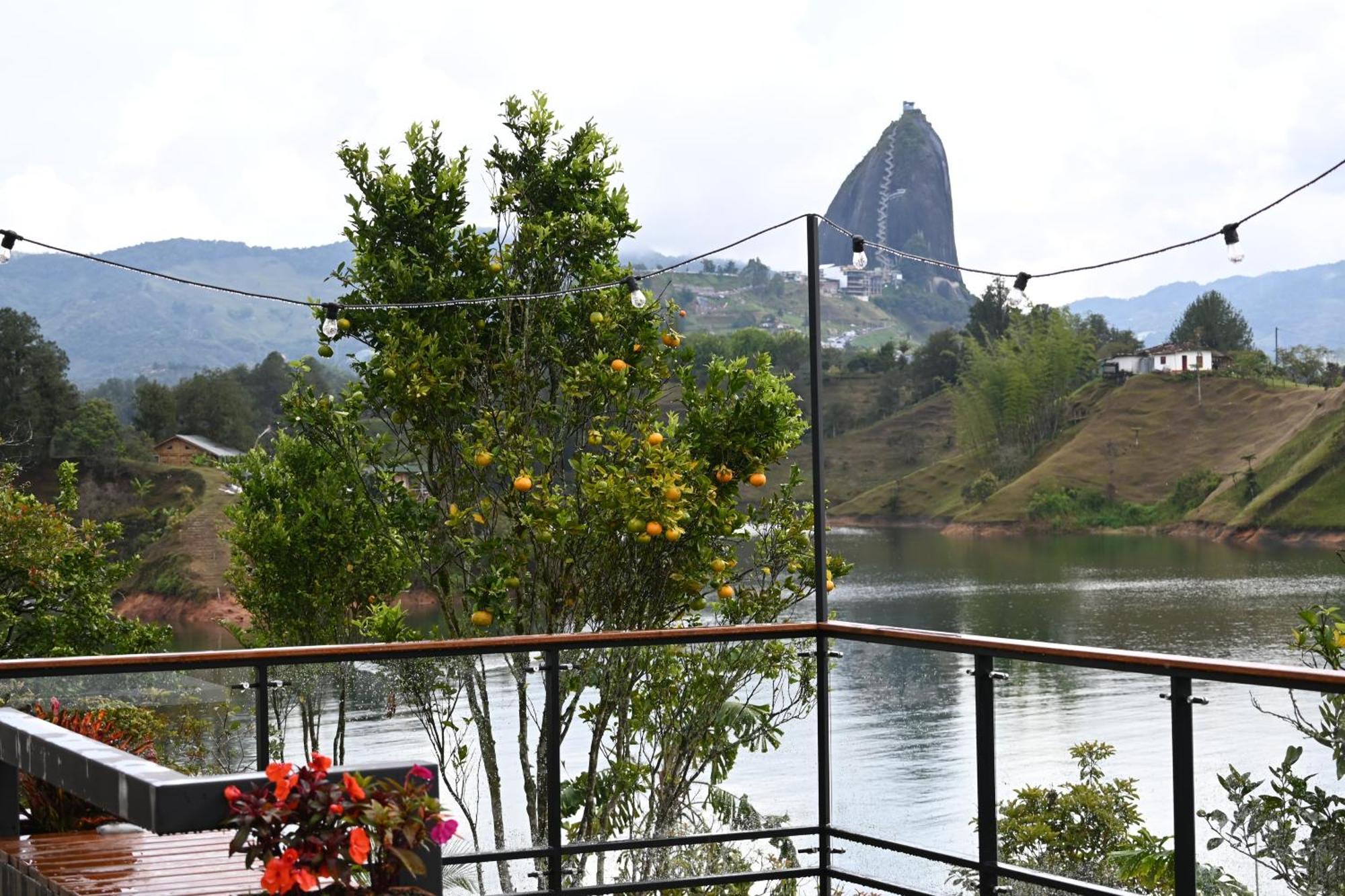 Casa Flotante La Trinidad Hotell Guatapé Eksteriør bilde