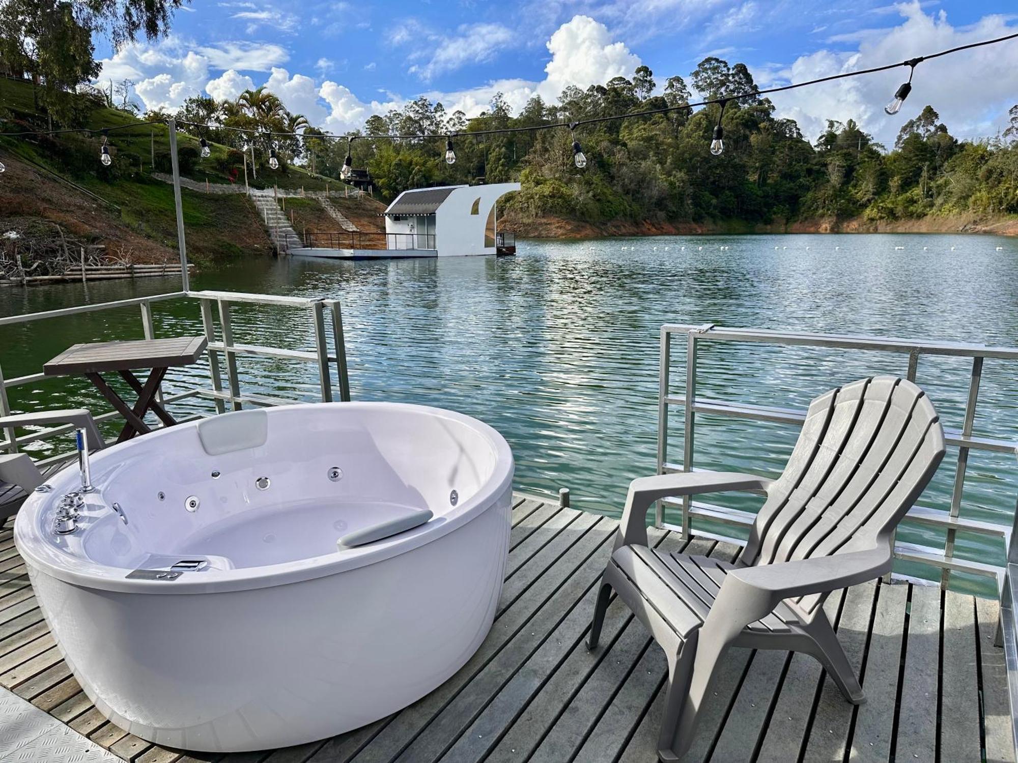 Casa Flotante La Trinidad Hotell Guatapé Eksteriør bilde