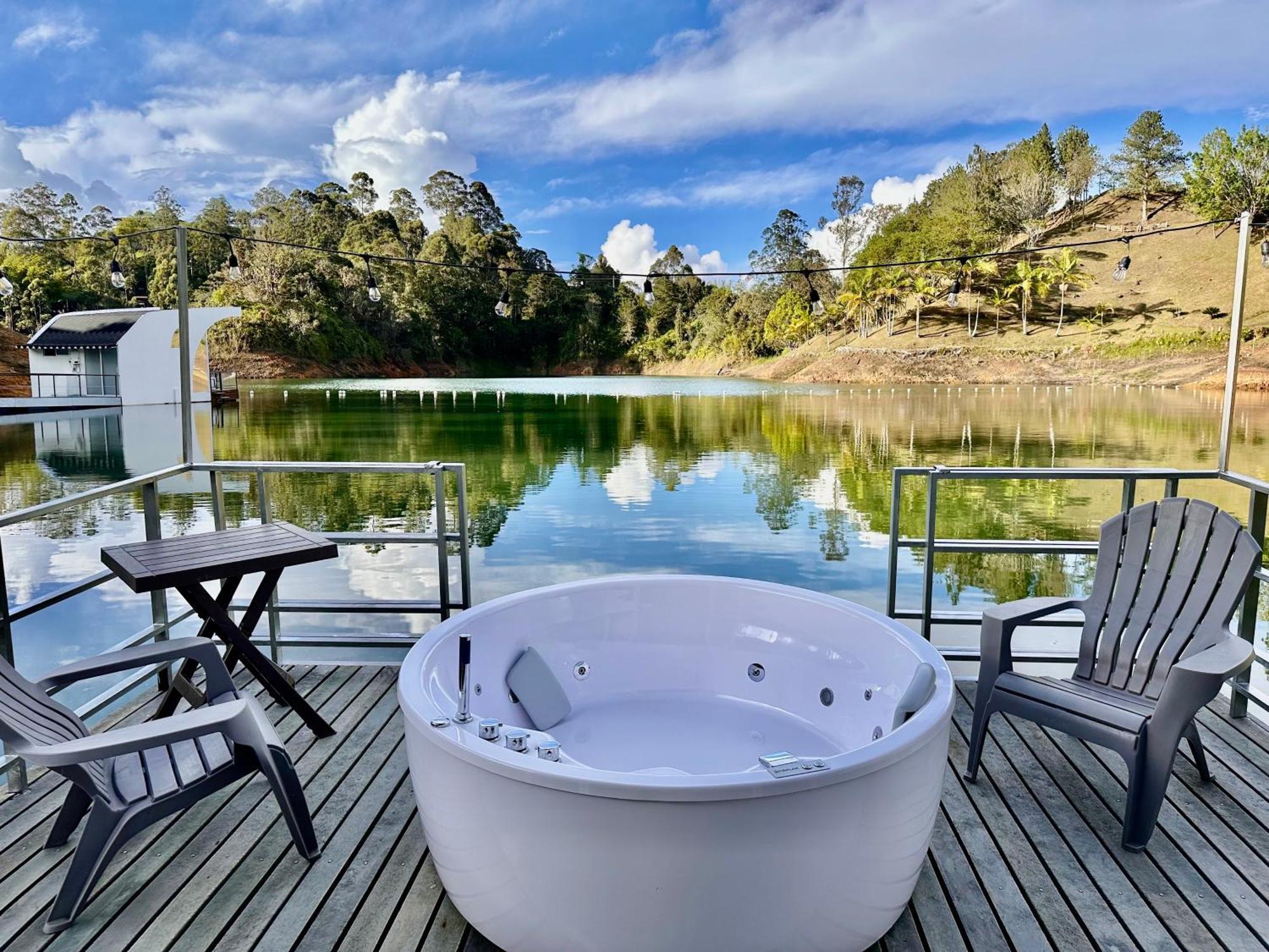 Casa Flotante La Trinidad Hotell Guatapé Eksteriør bilde