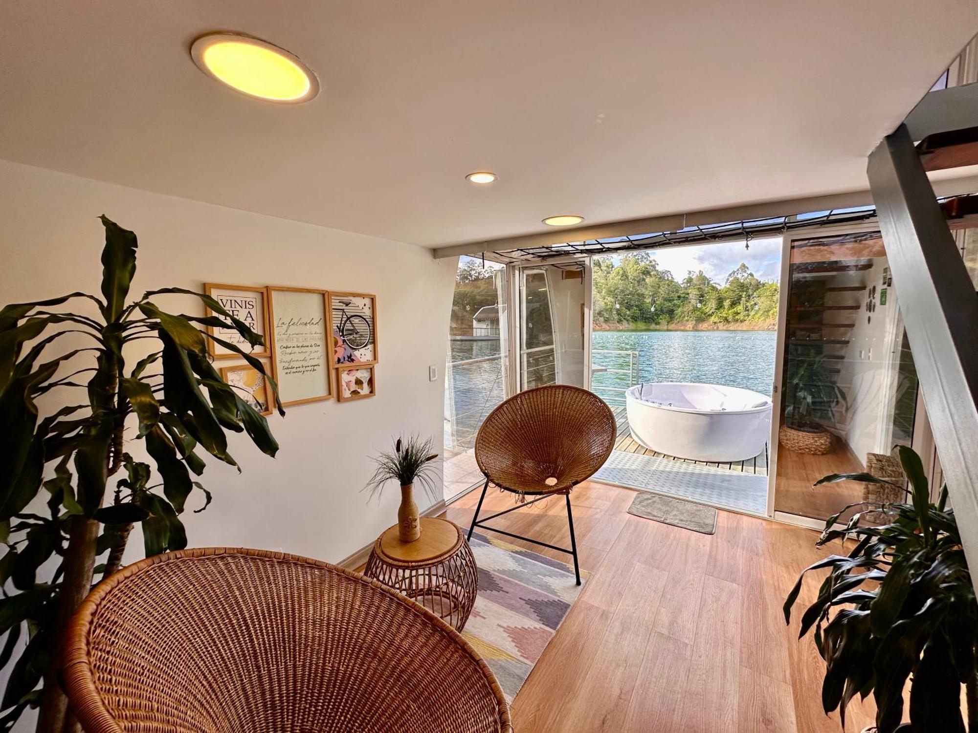 Casa Flotante La Trinidad Hotell Guatapé Eksteriør bilde