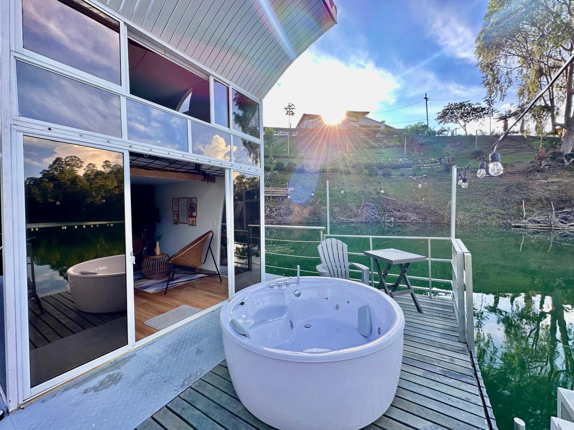 Casa Flotante La Trinidad Hotell Guatapé Eksteriør bilde