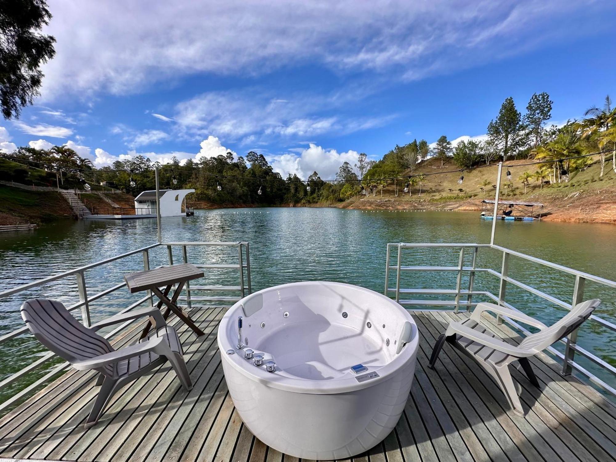 Casa Flotante La Trinidad Hotell Guatapé Eksteriør bilde