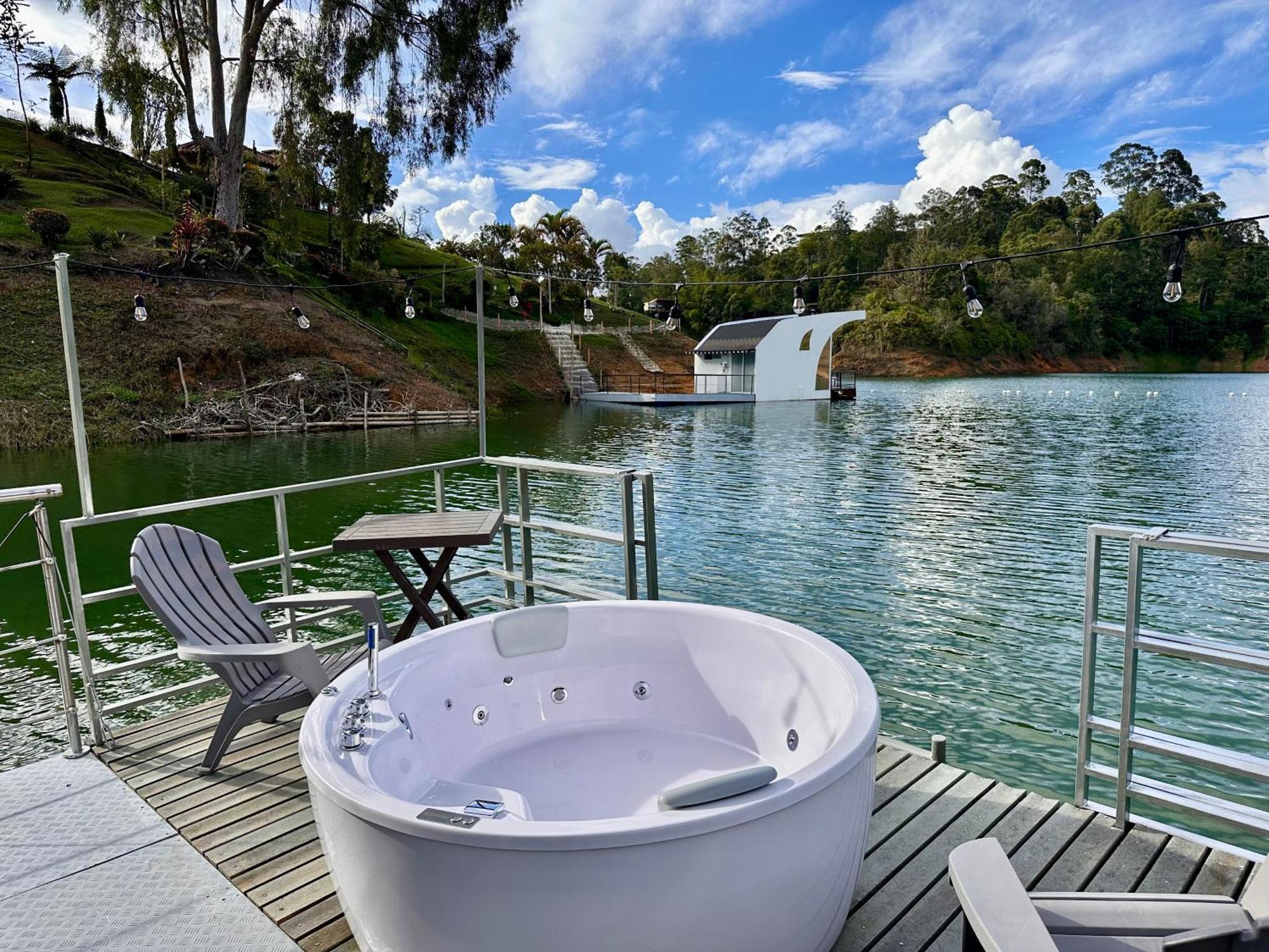 Casa Flotante La Trinidad Hotell Guatapé Eksteriør bilde